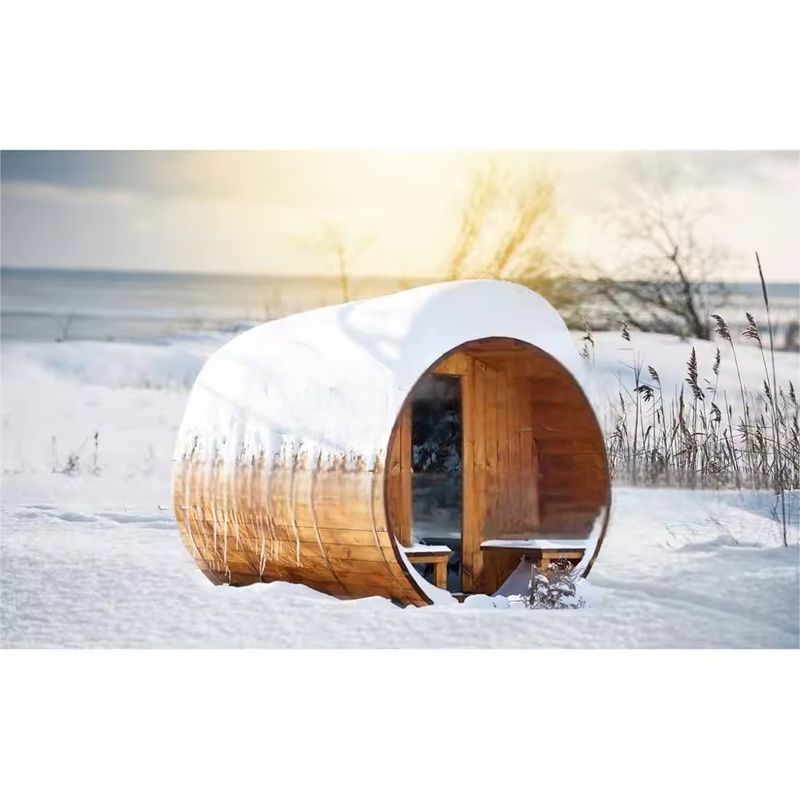 Sperimenta una sauna tradizionale con una sauna a legna da fuoco per quattro persone con un design a botte all'aperto e materiale di legno massiccio