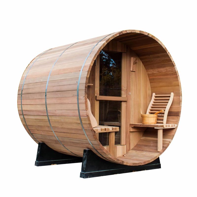 Sperimenta una sauna tradizionale con una sauna a legna da fuoco per quattro persone con un design a botte all'aperto e materiale di legno massiccio
