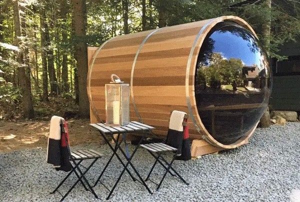 Sauna in legno con certificato CE, capacità 4-8 persone, design esterno a botte e stufa a legna